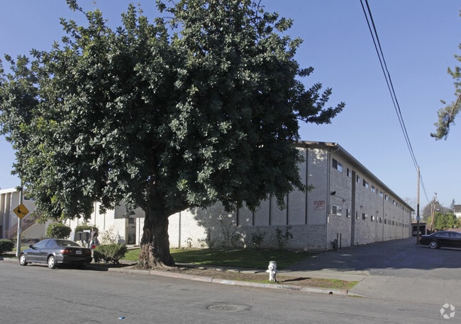 Del Prado II Apartments