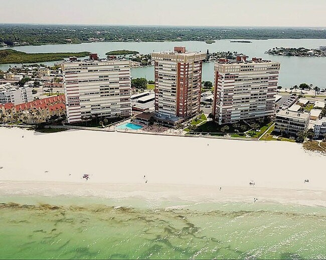 Photo - 17940 Gulf Blvd Unidad 2D