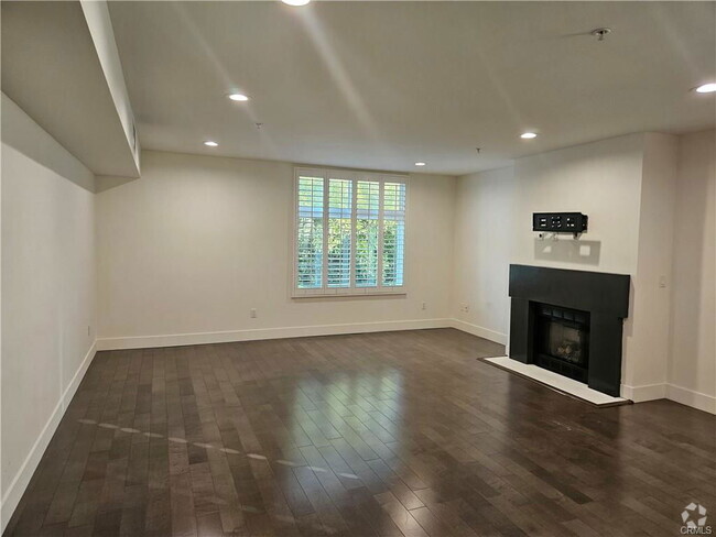 Building Photo - 4374 Troost Ave Rental