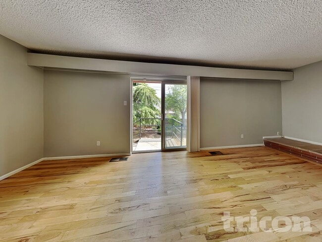 Photo - 1400 Ebbetts Dr