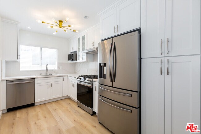 Building Photo - 1268 N Sweetzer Ave Unit 2 Rental