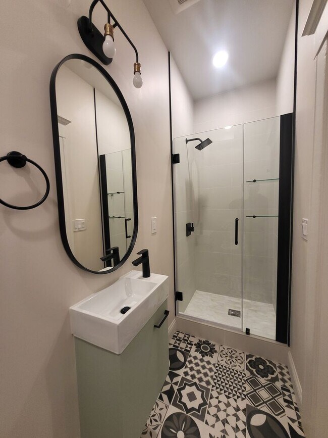 Photo - 1026-1030 Pine Street Unit 1026