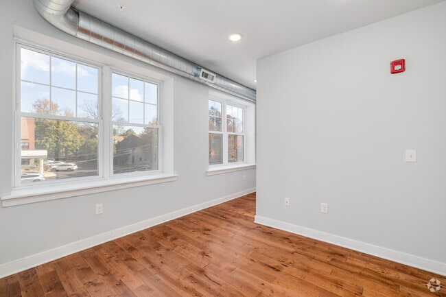3BR, 2.5BA - 1,400SF - Primary Bedroom