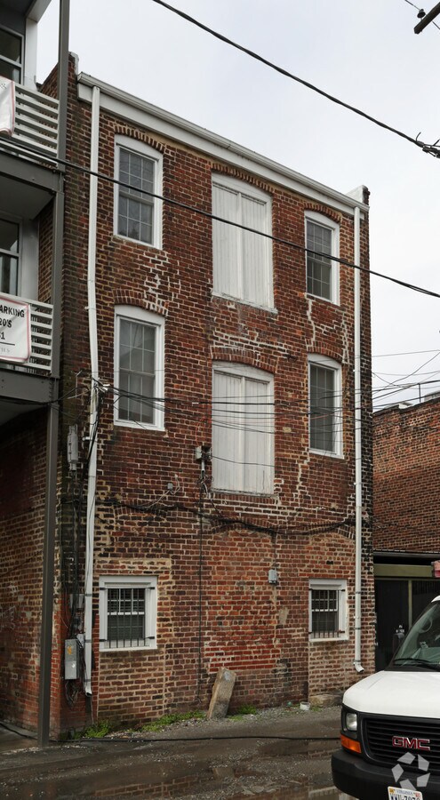 Photo - 18 W Broad St