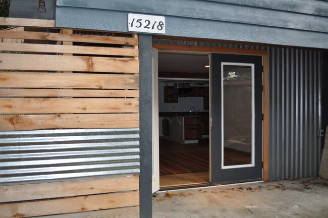 Building Photo - Serene, private setting in the Seahurst neighborhood