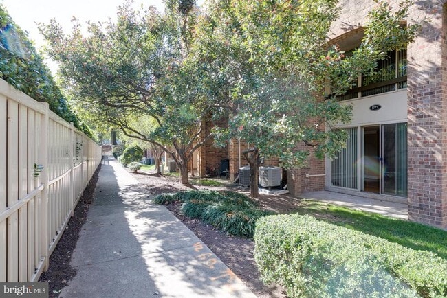 Photo - 1775 S Hayes St