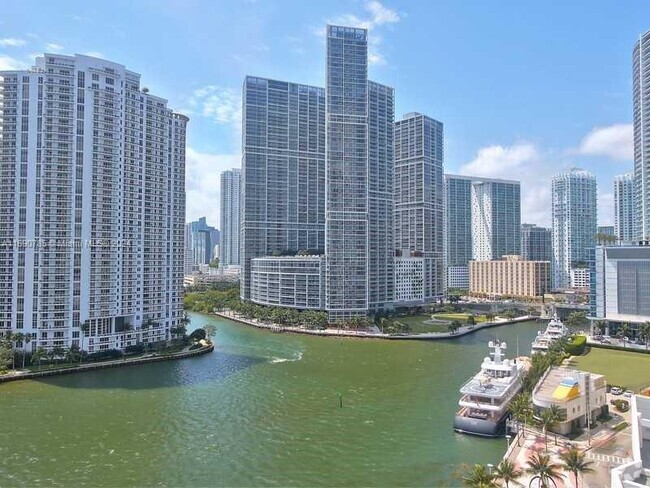 Building Photo - 335 S Biscayne Blvd Unit 1507 Rental