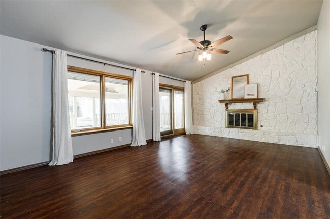 Photo - 320 Elwood Dr