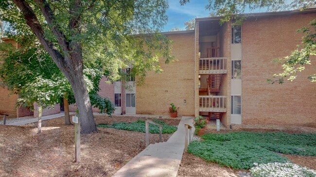 Building Photo - 6017 Forest View Rd Unit 1D Rental