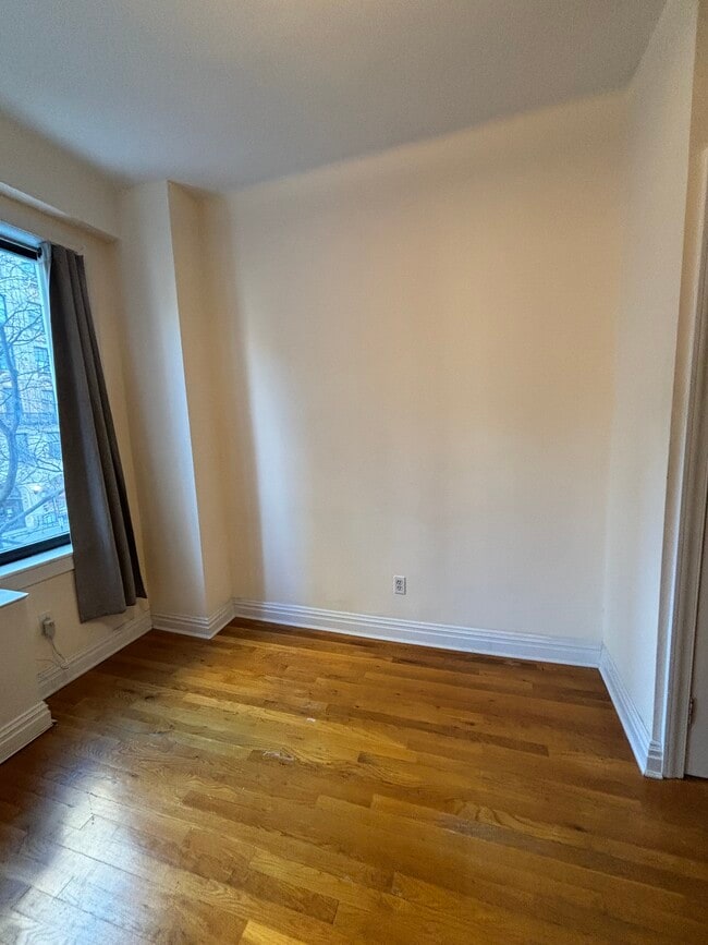 Photo - 118 W 72nd St