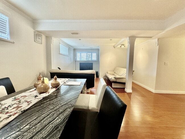 Photo - 1088 Dunlop Ave