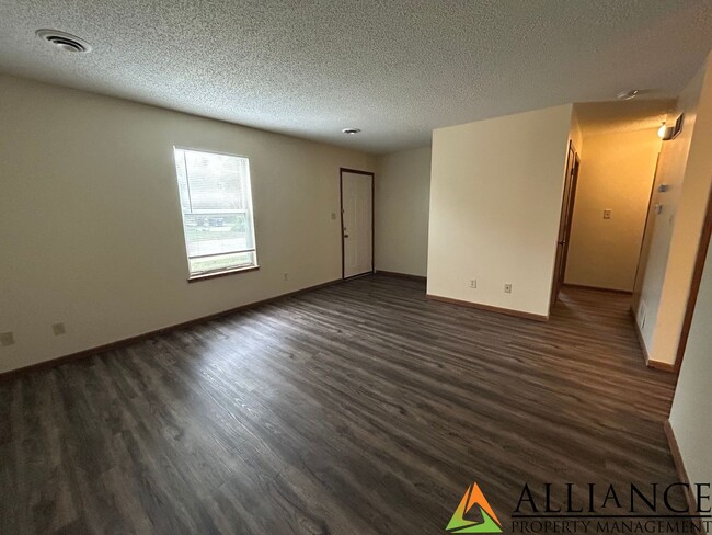 Building Photo - Ninth St. 715 S. Unit B