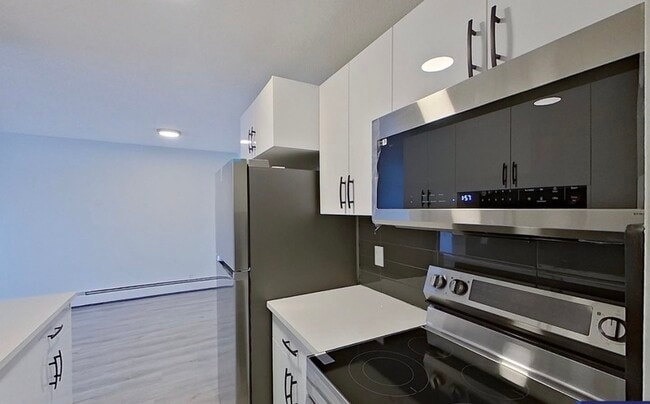 Photo - 10837-10117 117 St NW