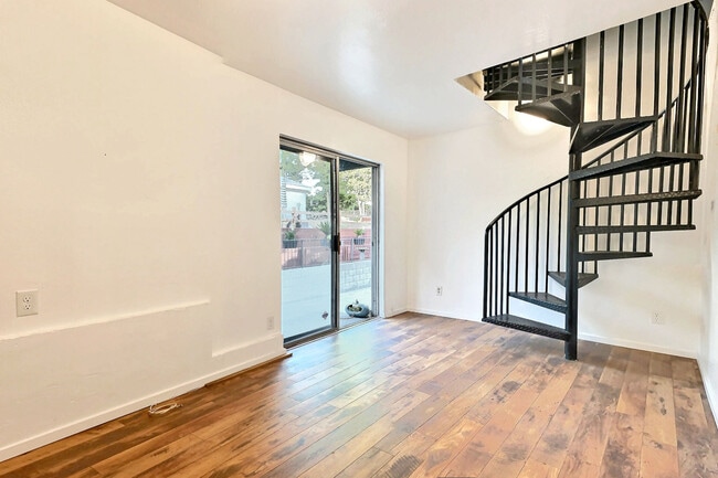 Photo - 944 N Avenue 50 Unit 946