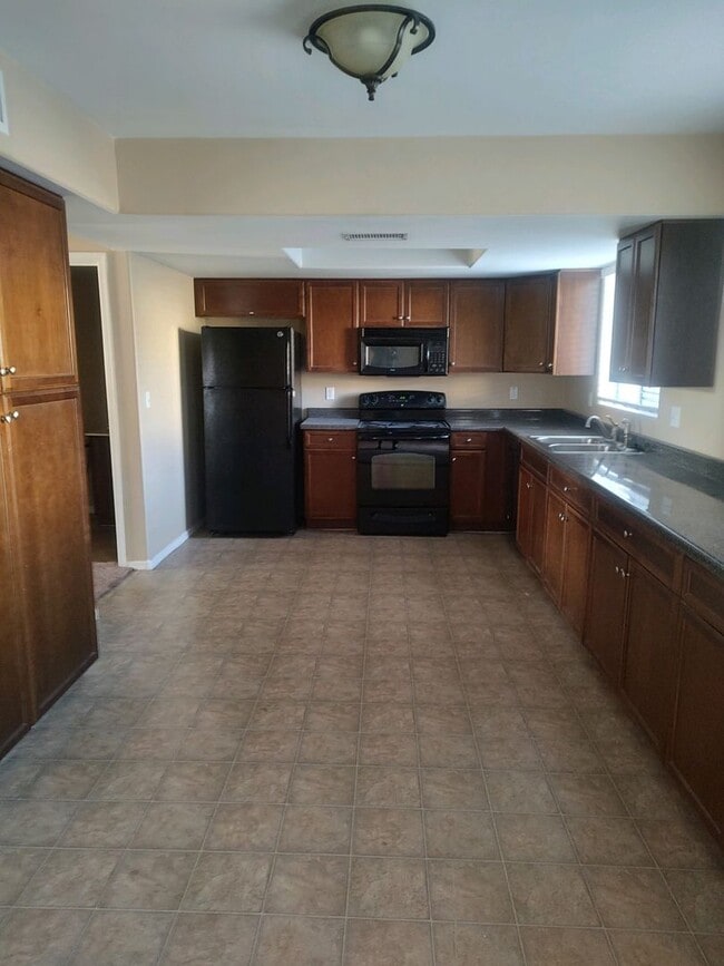 Photo - Alma School / Elliot 4 bedroom home