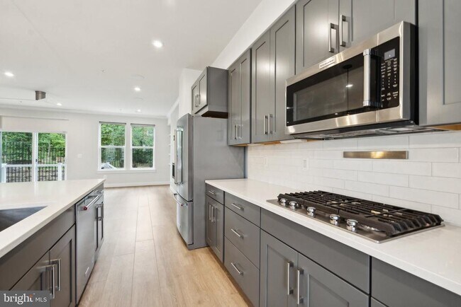 Photo - 3034 Declan Way