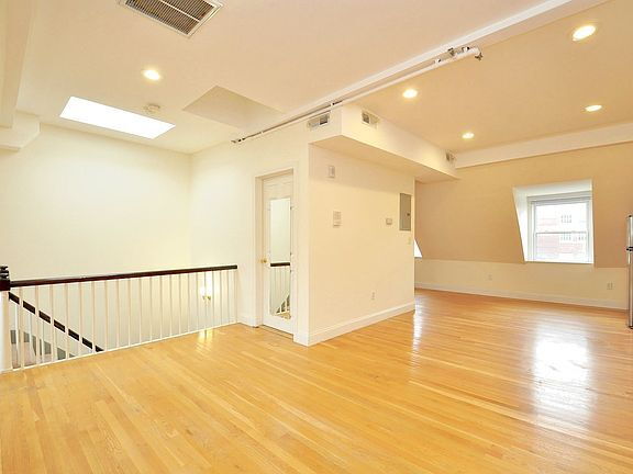 Photo - "Charming 1-Bedroom Apartment with Granite...