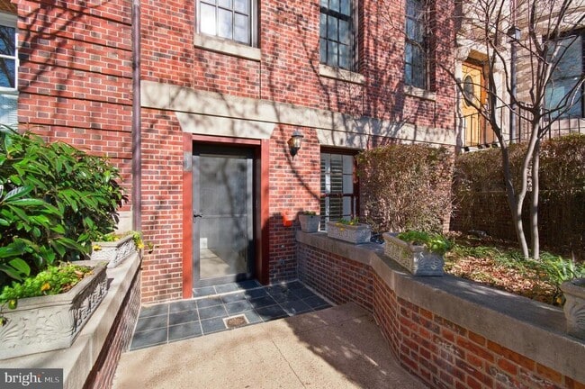 Photo - 2117 S St NW