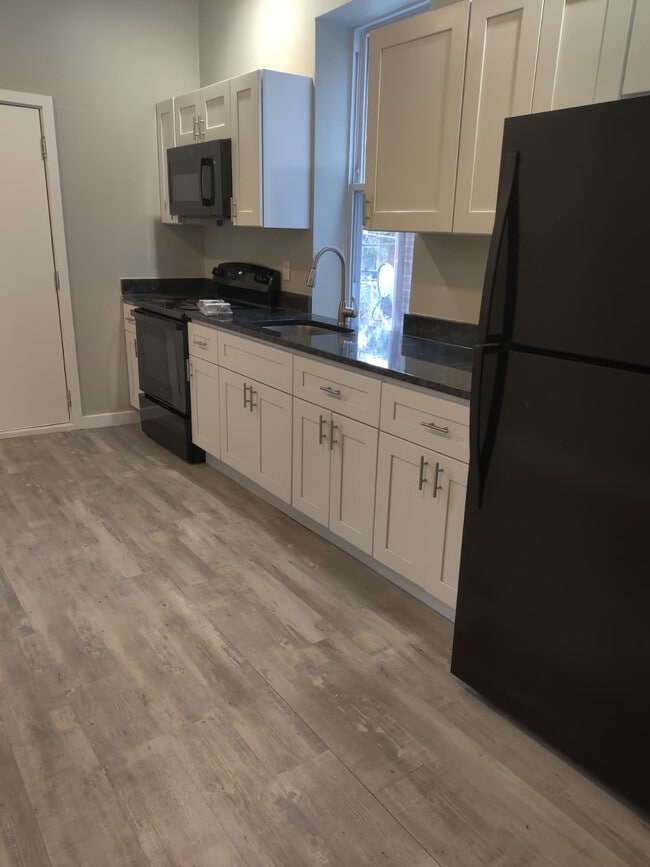 Building Photo - 6110 Master St