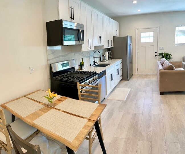 Photo - 19934 Saticoy St