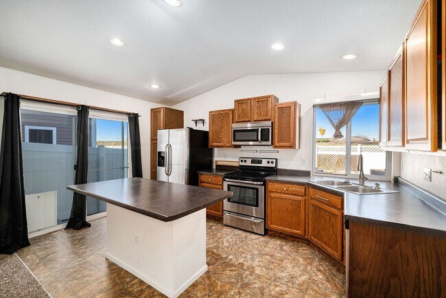 Photo - Spacious 3 Bed 3 Bath in the heart of Gree...