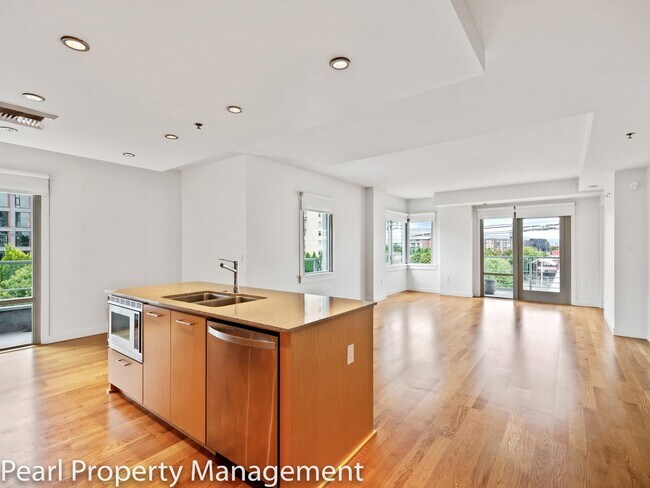 Photo - Waterfront Pearl - 1 bed/1.5 bath/den sw corner unit with parking/2 balconies/river view/most uti... Unit WP409