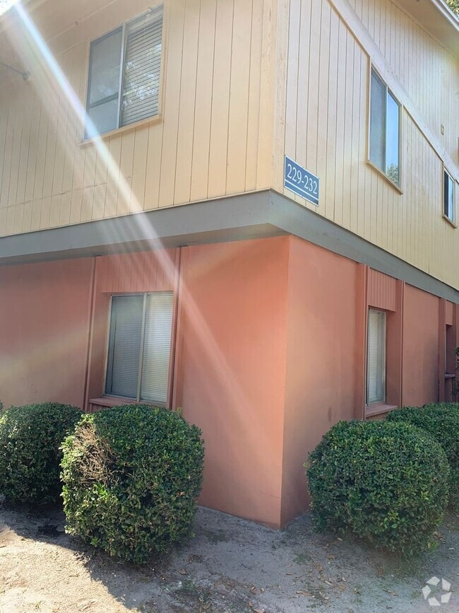 Building Photo - Nice Condo in the heart of Orange Park