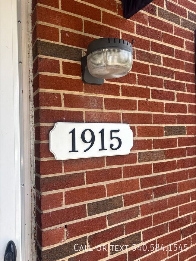 Photo - 1915 Wallace Ave NE