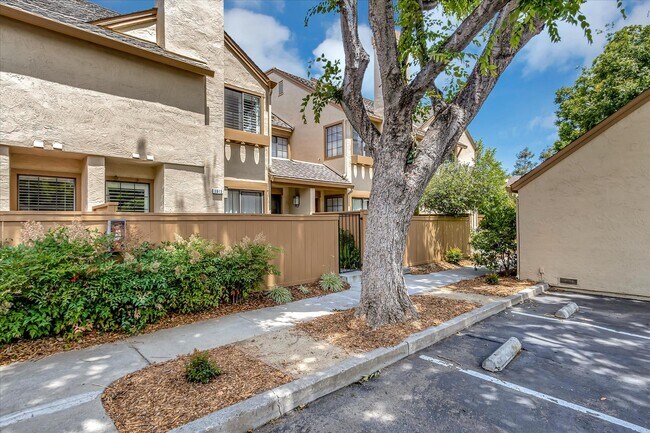 Photo - 1915 Huxley Ct