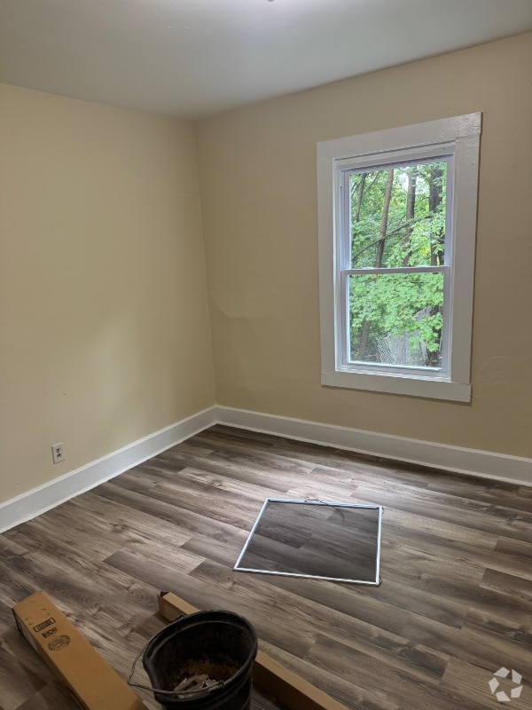 Building Photo - 93 Cross St Rental