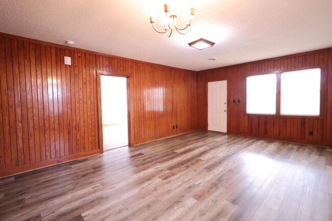 Photo - 321 Michael Cir