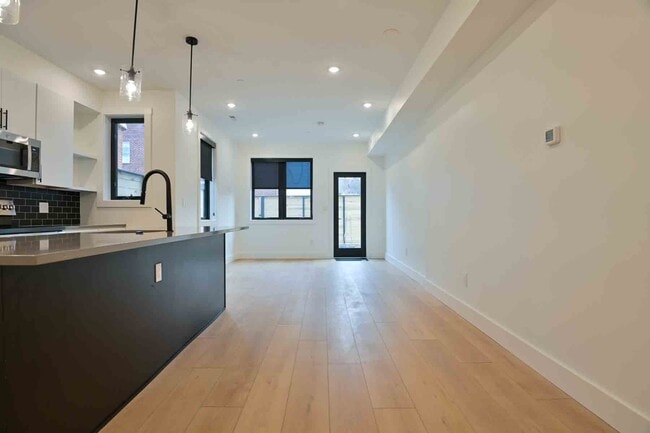 Photo - 2641 4th St NE Unit 2