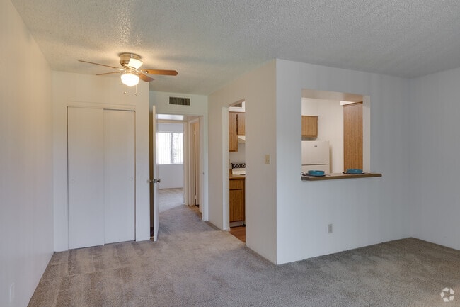 1BR, 1BA - 658SF