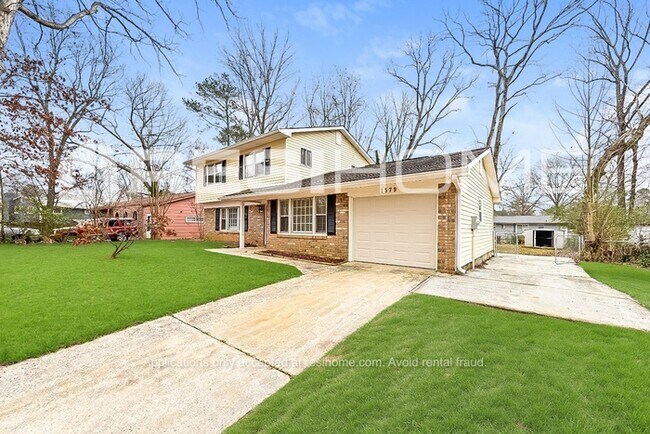 Photo - 1579 Wren Rd