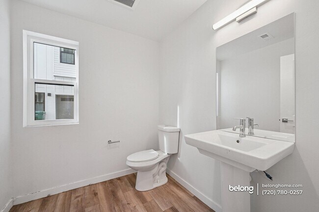 Photo - 1070 Balsam St