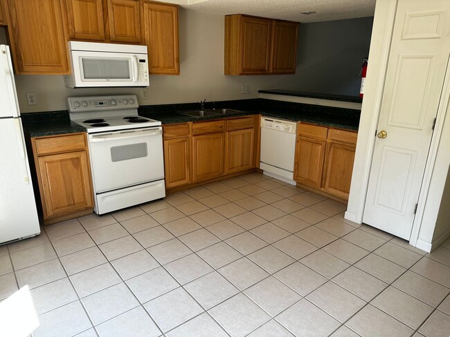 Photo - 3334 S Oaklawn Cir