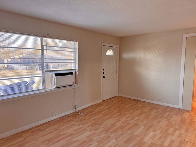 Photo - Affordable 3 Bed 1 Bath In Lynwood