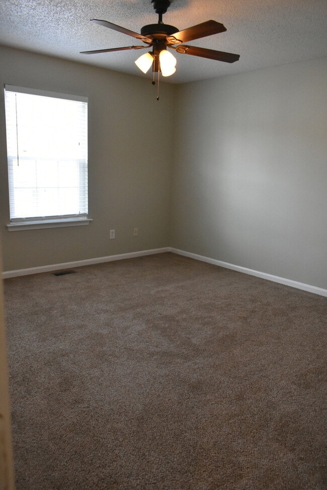Photo - 2 Bedroom condo Minutes from Ft, Eustis