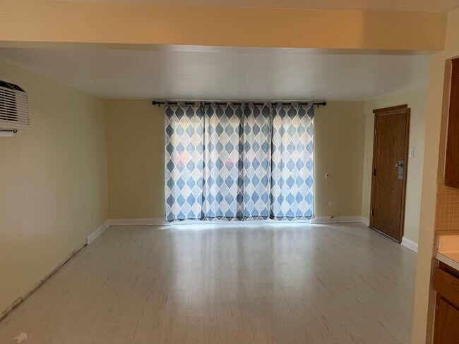 5743 S Kenton Ave Unit 1S