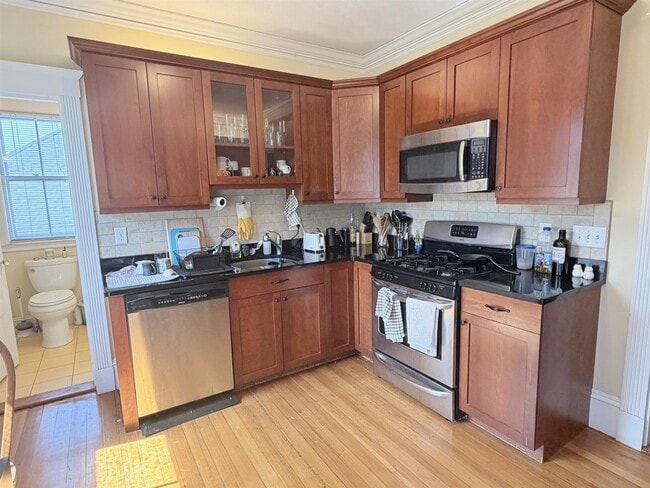 Building Photo - 79 College Ave Unit 2