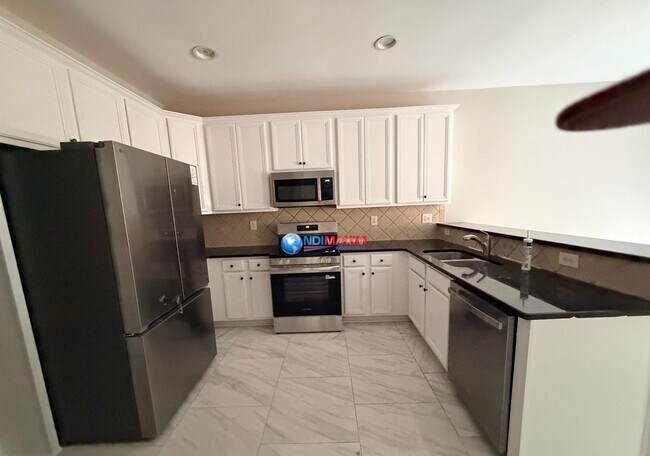Photo - Spacious 4-bedroom house with fenced, FENCED backyard, Master on Main. Plus BONUS Room