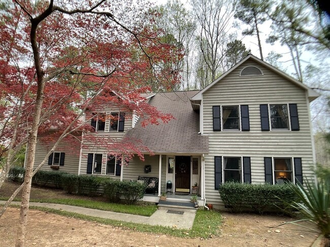 Photo - Spacious 4 Bedroom with Fenced Yard!