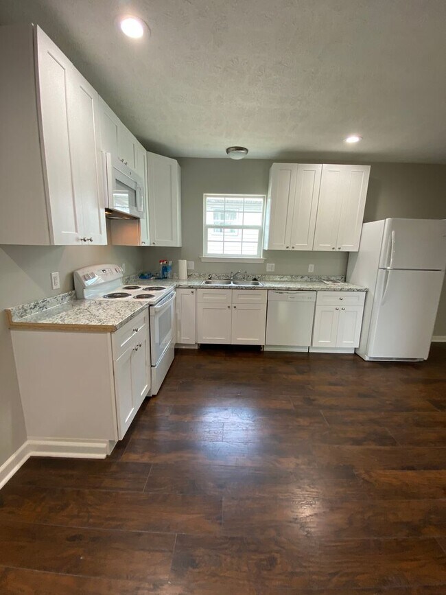 Photo - 2915 Enterprise Blvd