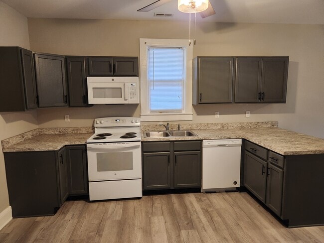 Photo - 1214 St James St