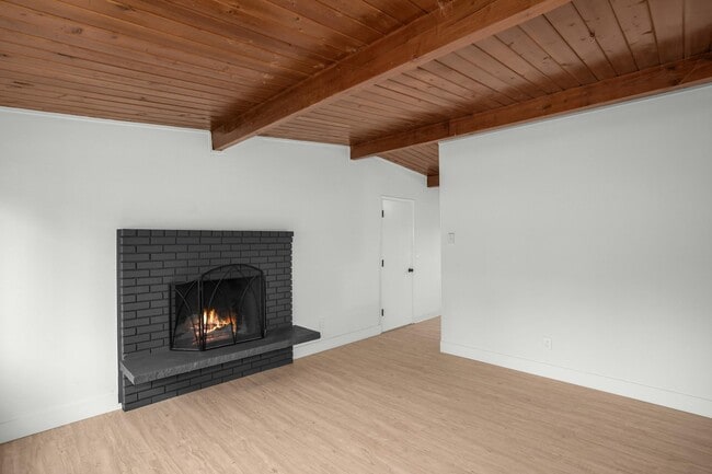 Photo - Cottonwood Court