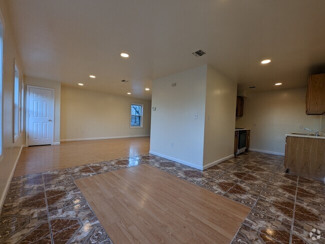 Building Photo - 121 N 3rd St Unit 1 Rental
