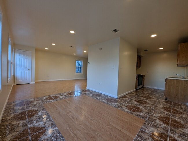 Photo - 121 N 3rd St Apartments Unit 1
