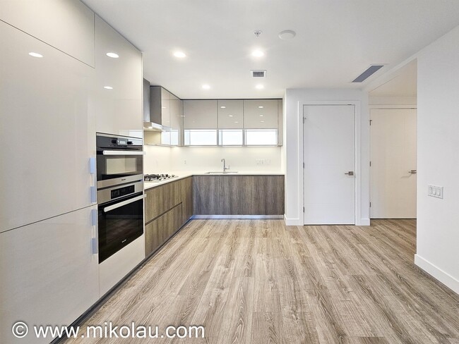 6511-6511 Sussex Ave
