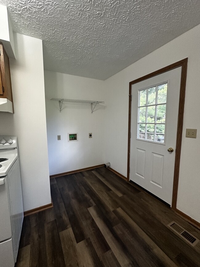 Photo - 106 Sharon Dr