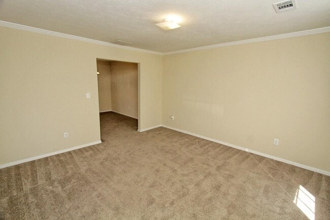 Photo - 210 Arborfield Way